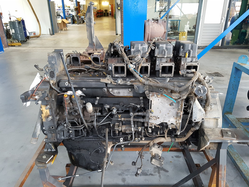 Komatsu SAA6D140E-6 FOR PARTS - Máquina de construção: foto 1 Komatsu SAA6D140E-6 FOR PARTS - Máquina de construção: foto 1