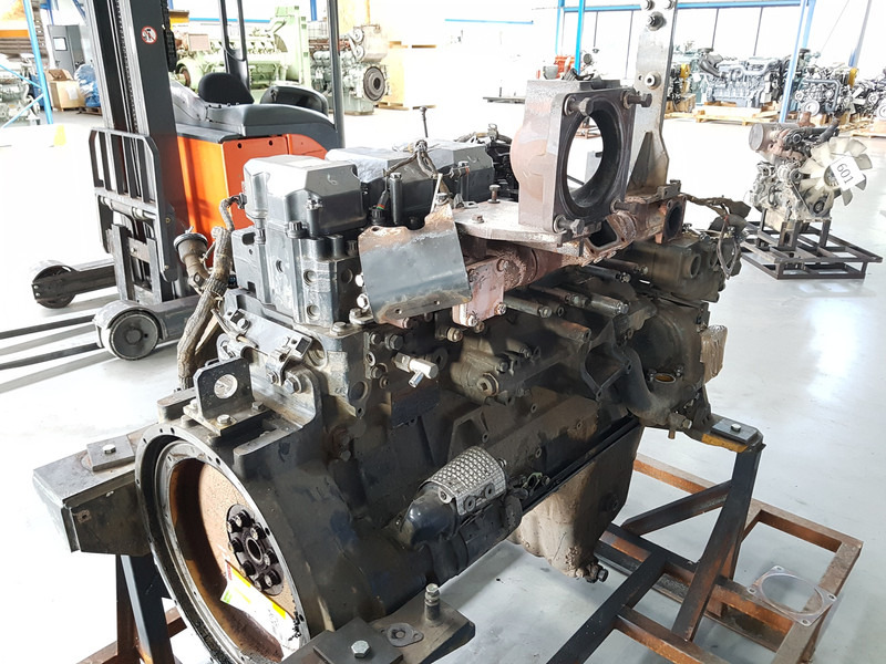 Komatsu SAA6D140E-6 FOR PARTS - Máquina de construção: foto 3 Komatsu SAA6D140E-6 FOR PARTS - Máquina de construção: foto 3