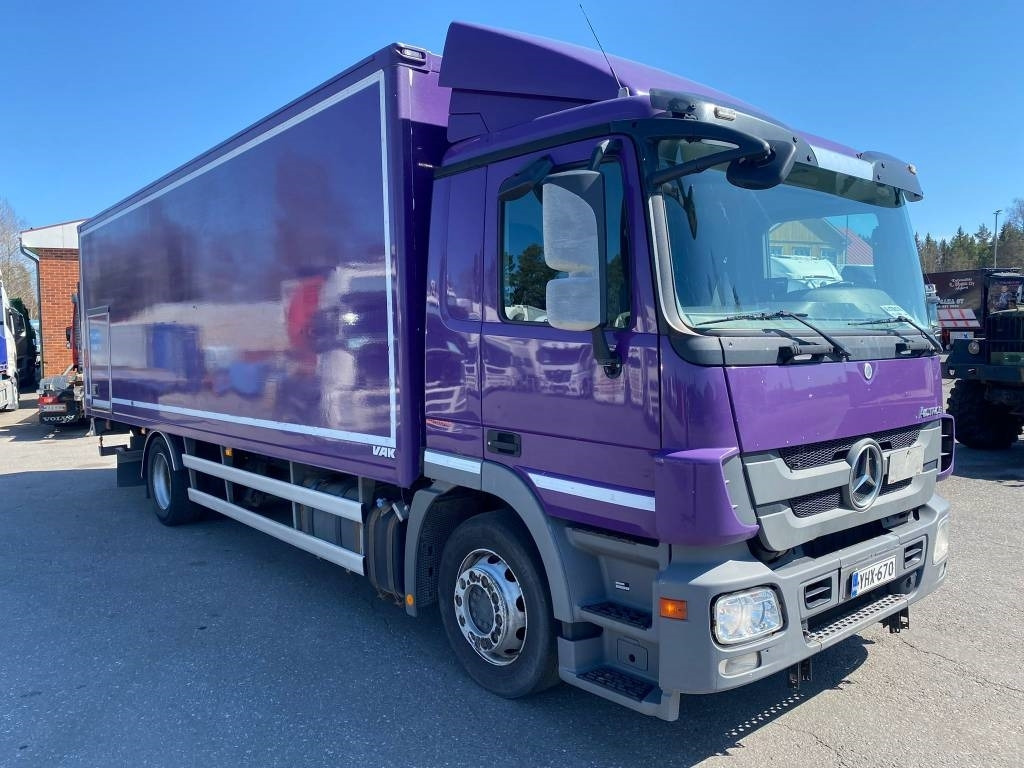 Mercedes-Benz Actros 1832 - Camião furgão: foto 2 Mercedes-Benz Actros 1832 - Camião furgão: foto 2