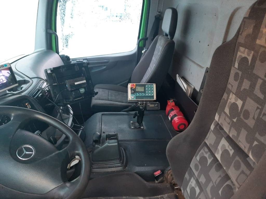 Caminhão de lixo Mercedes-Benz Axor 2533: foto 7