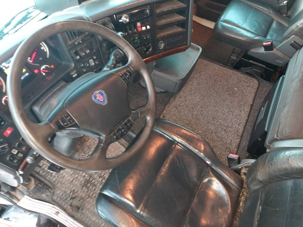 Scania R 560 - Camião de caixa aberta/ Plataforma: foto 5 Scania R 560 - Camião de caixa aberta/ Plataforma: foto 5