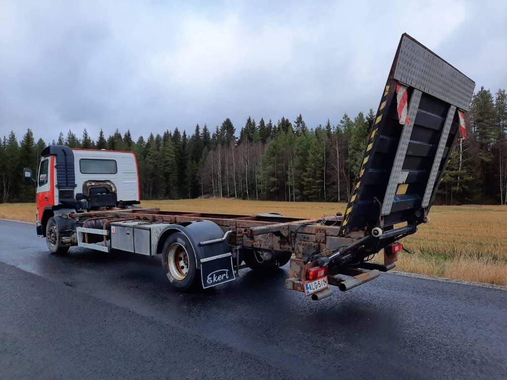 Volvo FM12 - Camião transportador de contêineres/ Caixa móvel: foto 4 Volvo FM12 - Camião transportador de contêineres/ Caixa móvel: foto 4