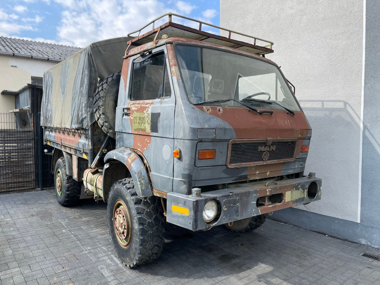 MAN 8.136 4X4 Ersatzteilträger - Carrinha de caixa aberta: foto 1 MAN 8.136 4X4 Ersatzteilträger - Carrinha de caixa aberta: foto 1