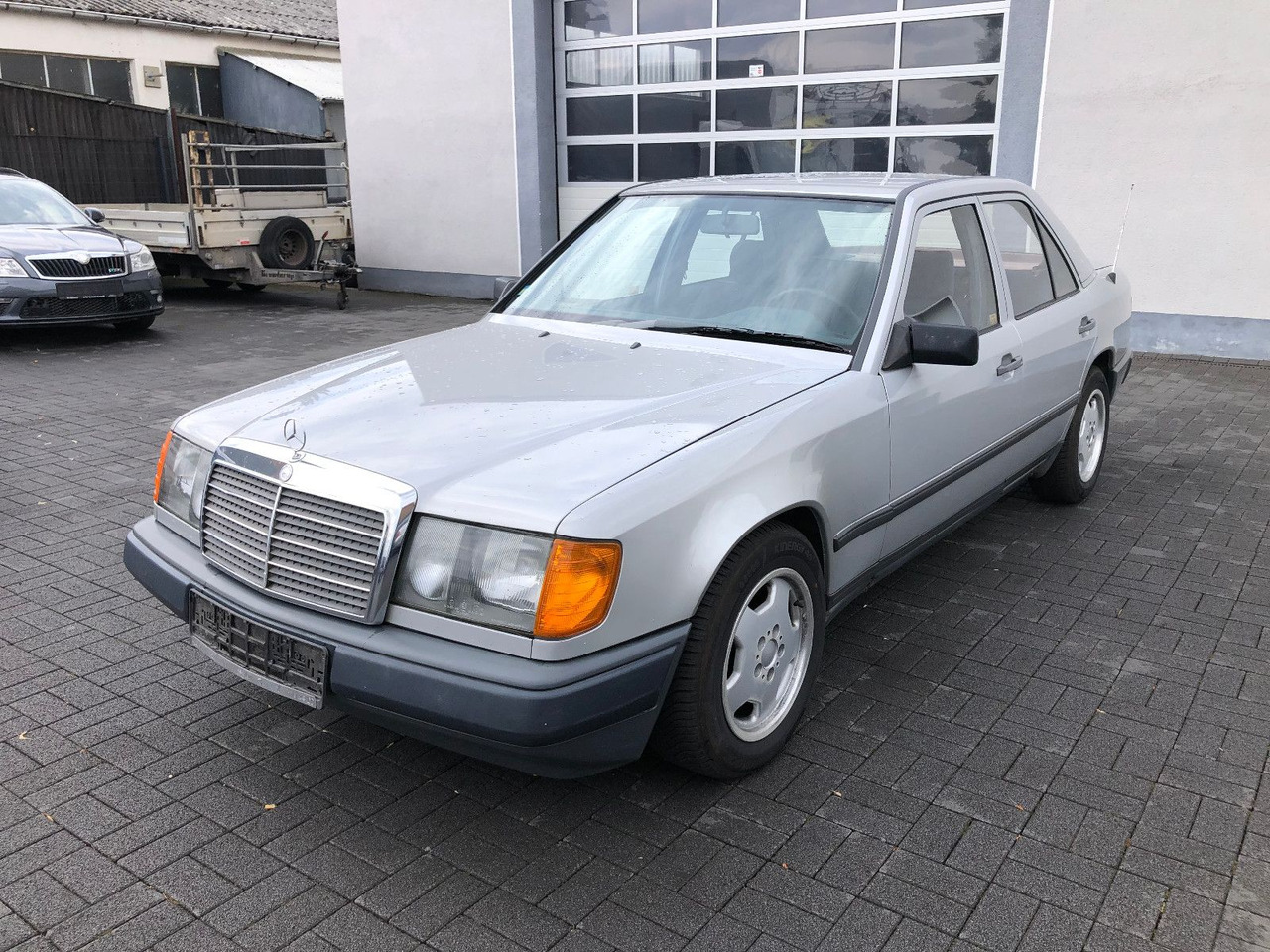 Mercedes-Benz W124 E 260 - Sedan: foto 1 Mercedes-Benz W124 E 260 - Sedan: foto 1