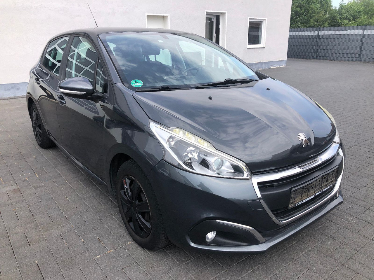 Peugeot 208 Active - Sedan: foto 1 Peugeot 208 Active - Sedan: foto 1