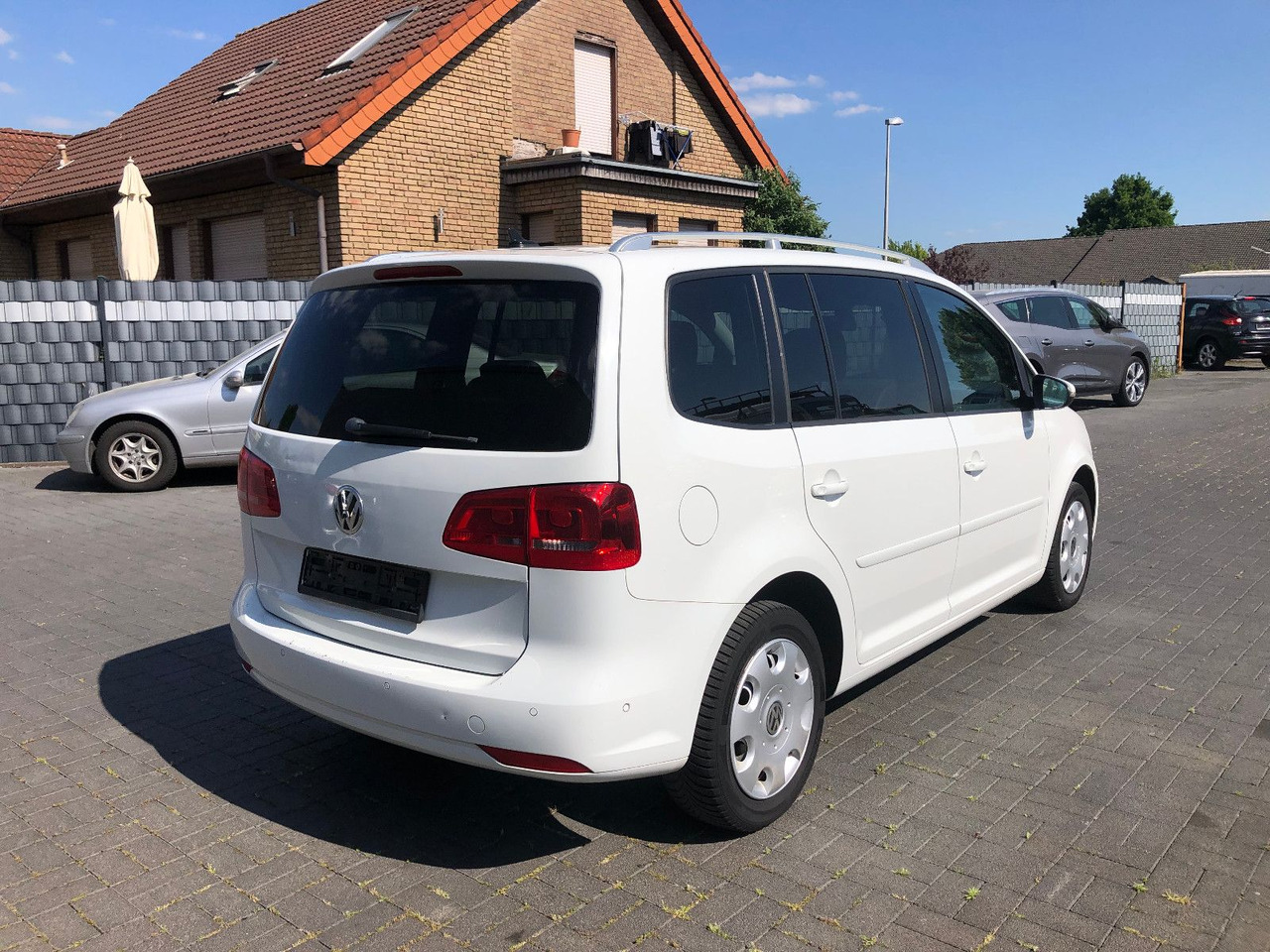 Volkswagen Touran 2.0 TDI Cup, 7-Sitzer - Furgão de passageiros: foto 2 Volkswagen Touran 2.0 TDI Cup, 7-Sitzer - Furgão de passageiros: foto 2