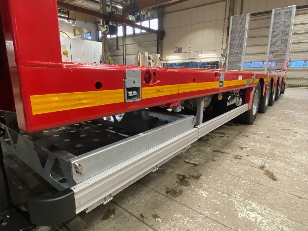 Faymonville Max Trailer, Max100 4AU - Semi-reboque baixa: foto 4 Faymonville Max Trailer, Max100 4AU - Semi-reboque baixa: foto 4