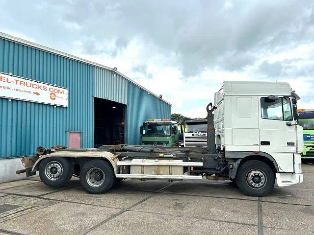 DAF 95.480 XF SPACECAB 6x2 WITH HOOK-ARM SYSTEM (EURO 3 / ZF16 MANUAL GEARBOX / ZF-INTARDER / STEEL-/AIR SUSPENSION / AIRCONDITIONIN - Camião polibenne: foto 4 DAF 95.480 XF SPACECAB 6x2 WITH HOOK-ARM SYSTEM (EURO 3 / ZF16 MANUAL GEARBOX / ZF-INTARDER / STEEL-/AIR SUSPENSION / AIRCONDITIONIN - Camião polibenne: foto 4