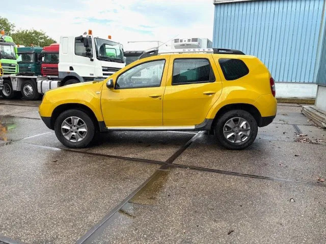 Dacia Duster 1.5DCI 4x4 MINI MPV (6 GEARS MANUAL GEARBOX / AIRCONDITIONING / CRUISE CONTROL / ETC.) - Automóvel: foto 5 Dacia Duster 1.5DCI 4x4 MINI MPV (6 GEARS MANUAL GEARBOX / AIRCONDITIONING / CRUISE CONTROL / ETC.) - Automóvel: foto 5
