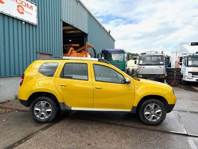 Dacia Duster 1.5DCI 4x4 MINI MPV (6 GEARS MANUAL GEARBOX / AIRCONDITIONING / CRUISE CONTROL / ETC.) - Automóvel: foto 4 Dacia Duster 1.5DCI 4x4 MINI MPV (6 GEARS MANUAL GEARBOX / AIRCONDITIONING / CRUISE CONTROL / ETC.) - Automóvel: foto 4
