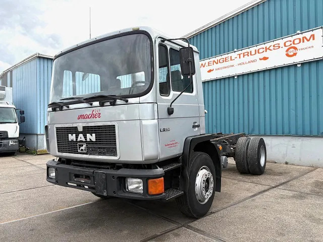 MAN 18 18.232 4x2 FULL STEEL CHASSIS (MANUAL GEARBOX / FULL STEEL SUSPENSION / REDUCTION AXLE) - Camião chassi: foto 1 MAN 18 18.232 4x2 FULL STEEL CHASSIS (MANUAL GEARBOX / FULL STEEL SUSPENSION / REDUCTION AXLE) - Camião chassi: foto 1