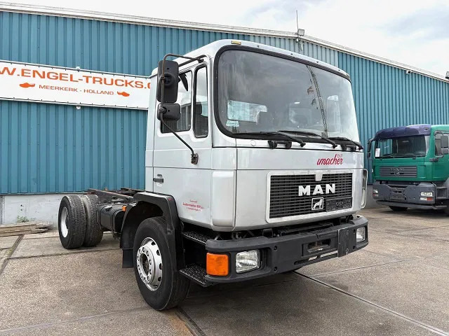 MAN 18 18.232 4x2 FULL STEEL CHASSIS (MANUAL GEARBOX / FULL STEEL SUSPENSION / REDUCTION AXLE) - Camião chassi: foto 2 MAN 18 18.232 4x2 FULL STEEL CHASSIS (MANUAL GEARBOX / FULL STEEL SUSPENSION / REDUCTION AXLE) - Camião chassi: foto 2