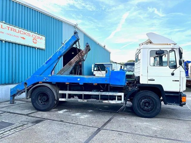 MAN F 18.232 (6 CILINDER) M90 WITH TELESCOPIC CONTAINER SYSTEM (8 GEARS MANUAL GEARBOX / EURO 1 (MECHANICAL PUMP AND INJECTORS)) - Camião multibenne: foto 4 MAN F 18.232 (6 CILINDER) M90 WITH TELESCOPIC CONTAINER SYSTEM (8 GEARS MANUAL GEARBOX / EURO 1 (MECHANICAL PUMP AND INJECTORS)) - Camião multibenne: foto 4