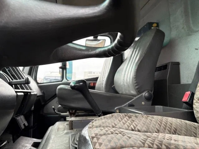 Camião chassi Mercedes-Benz SK 1824 K (ONLY 226.000 KM!) 4x2 FULL STEEL CHASSIS (MANUAL GEARBOX / REDUCTION AXLE / FULL STEEL SUSPENSION / P.T.O.): foto 11 Camião chassi Mercedes-Benz SK 1824 K (ONLY 226.000 KM!) 4x2 FULL STEEL CHASSIS (MANUAL GEARBOX / REDUCTION AXLE / FULL STEEL SUSPENSION / P.T.O.): foto 11