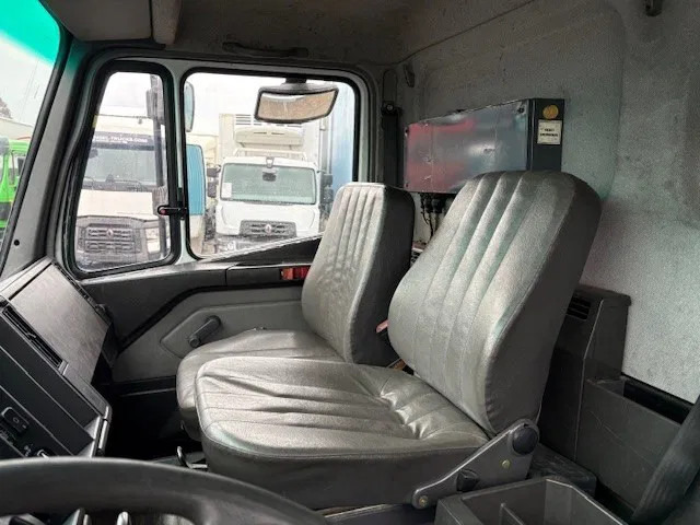 Camião chassi Mercedes-Benz SK 1824 K (ONLY 226.000 KM!) 4x2 FULL STEEL CHASSIS (MANUAL GEARBOX / REDUCTION AXLE / FULL STEEL SUSPENSION / P.T.O.): foto 12 Camião chassi Mercedes-Benz SK 1824 K (ONLY 226.000 KM!) 4x2 FULL STEEL CHASSIS (MANUAL GEARBOX / REDUCTION AXLE / FULL STEEL SUSPENSION / P.T.O.): foto 12