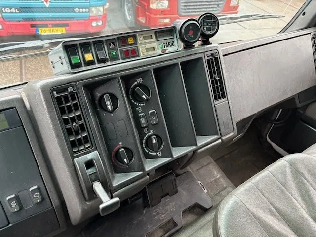 Camião chassi Mercedes-Benz SK 1824 K (ONLY 226.000 KM!) 4x2 FULL STEEL CHASSIS (MANUAL GEARBOX / REDUCTION AXLE / FULL STEEL SUSPENSION / P.T.O.): foto 13 Camião chassi Mercedes-Benz SK 1824 K (ONLY 226.000 KM!) 4x2 FULL STEEL CHASSIS (MANUAL GEARBOX / REDUCTION AXLE / FULL STEEL SUSPENSION / P.T.O.): foto 13