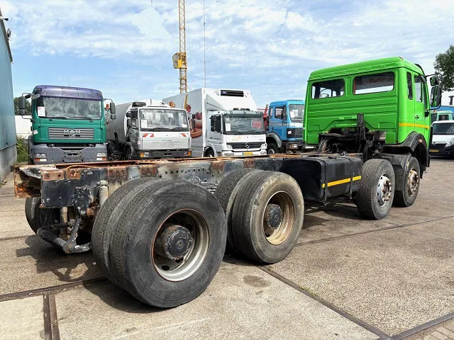 Mercedes-Benz SK 3335K 8x4 FULL STEEL CHASSIS (ZF16 MANUAL GEARBOX / RETARDER / FULL STEEL SUSPENSION / REDUCTION AXLES) - Camião chassi: foto 3 Mercedes-Benz SK 3335K 8x4 FULL STEEL CHASSIS (ZF16 MANUAL GEARBOX / RETARDER / FULL STEEL SUSPENSION / REDUCTION AXLES) - Camião chassi: foto 3