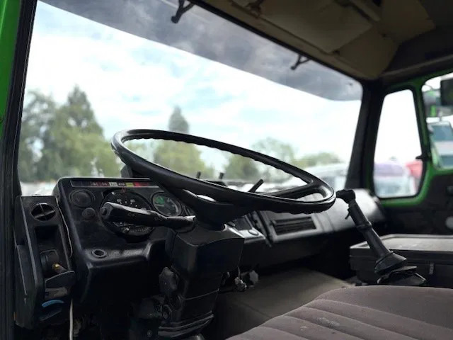 Camião chassi Mercedes-Benz SK 3335K 8x4 FULL STEEL CHASSIS (ZF16 MANUAL GEARBOX / RETARDER / FULL STEEL SUSPENSION / REDUCTION AXLES): foto 9 Camião chassi Mercedes-Benz SK 3335K 8x4 FULL STEEL CHASSIS (ZF16 MANUAL GEARBOX / RETARDER / FULL STEEL SUSPENSION / REDUCTION AXLES): foto 9