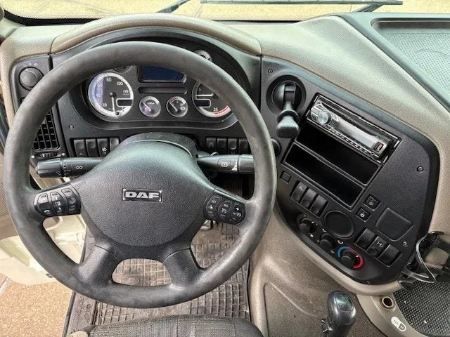 DAF XF 105.460 ATE SPACECAB 4x2 ONLY 835.500 KM (ZF-MANUAL GEARBOX / ZF-INTARDER / AIRCONDITIONING / EURO 5) - Tractor: foto 5 DAF XF 105.460 ATE SPACECAB 4x2 ONLY 835.500 KM (ZF-MANUAL GEARBOX / ZF-INTARDER / AIRCONDITIONING / EURO 5) - Tractor: foto 5