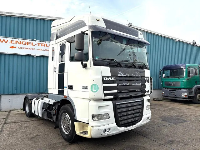 DAF XF 105.460 ATE SPACECAB (EURO 5 / ZF16 MANUAL GEARBOX / 995+500 LITER DIESELTANK / FRIDGE UNDER BED / ETC.) - Tractor: foto 2 DAF XF 105.460 ATE SPACECAB (EURO 5 / ZF16 MANUAL GEARBOX / 995+500 LITER DIESELTANK / FRIDGE UNDER BED / ETC.) - Tractor: foto 2