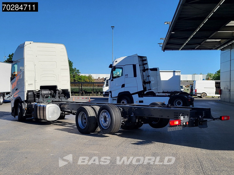 Volvo FH 62 R AERO 6X2 NEW Horsetruck chassis Lift+Lenkachse Dynamic Steering Mirror cam Euro 6 - Camião: foto 2 Volvo FH 62 R AERO 6X2 NEW Horsetruck chassis Lift+Lenkachse Dynamic Steering Mirror cam Euro 6 - Camião: foto 2