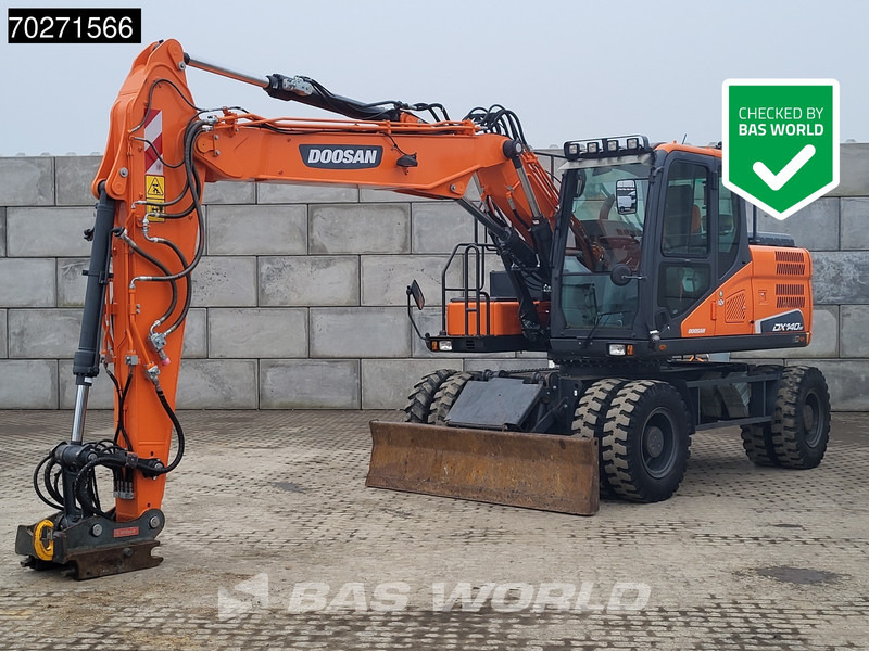 Doosan DX140 W-5 OIL QUICK - GERMAN - Escavadeira de rodas: foto 1 Doosan DX140 W-5 OIL QUICK - GERMAN - Escavadeira de rodas: foto 1