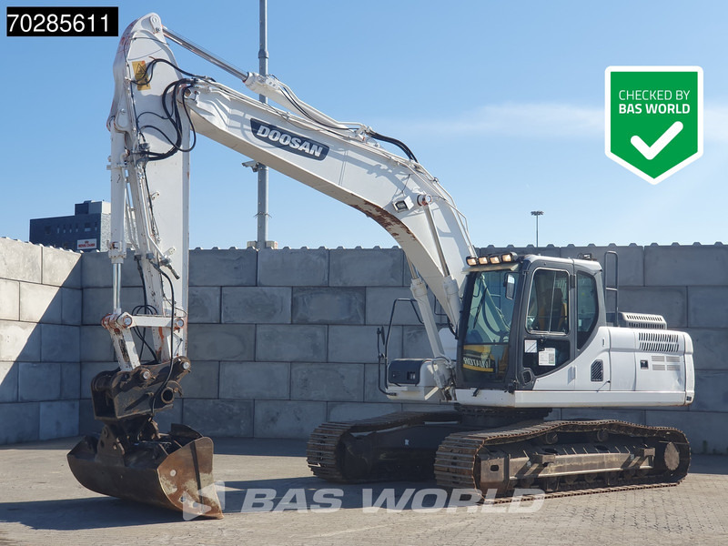 Doosan DX225 LC-3 3 BUCKETS - Escavadora de rastos: foto 1 Doosan DX225 LC-3 3 BUCKETS - Escavadora de rastos: foto 1
