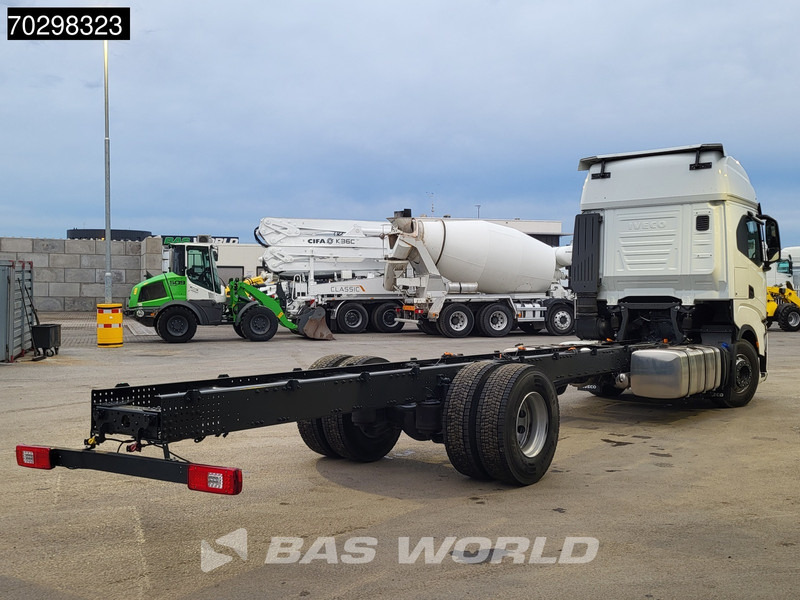 Iveco S-Way 420 4X2 NEW! Chassis, Automatic Standklima 2xTanks Euro 6 - Camião chassi: foto 5 Iveco S-Way 420 4X2 NEW! Chassis, Automatic Standklima 2xTanks Euro 6 - Camião chassi: foto 5
