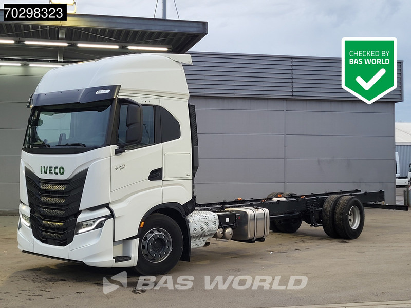Iveco S-Way 420 4X2 NEW! Chassis, Automatic Standklima 2xTanks Euro 6 - Camião chassi: foto 1 Iveco S-Way 420 4X2 NEW! Chassis, Automatic Standklima 2xTanks Euro 6 - Camião chassi: foto 1