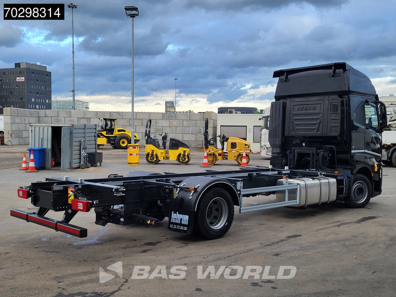 Iveco S-Way 460 4X2 NEW!! BDF Automatic Full air ACC Led Euro 6 - Camião transportador de contêineres/ Caixa móvel: foto 5 Iveco S-Way 460 4X2 NEW!! BDF Automatic Full air ACC Led Euro 6 - Camião transportador de contêineres/ Caixa móvel: foto 5