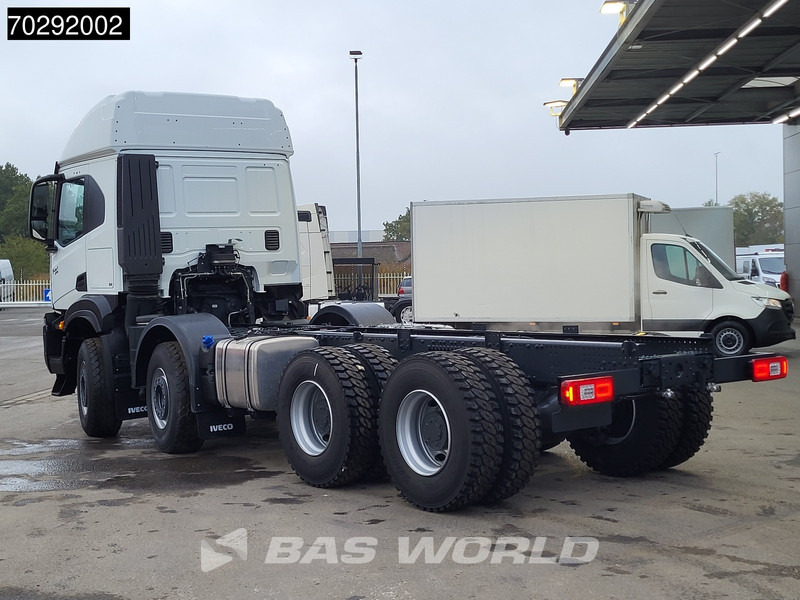 Iveco T-Way 510 8X4 NEW chassis! Retarder Big-Axle Steelsuspension LED Automatic Euro 6 - Camião chassi: foto 2 Iveco T-Way 510 8X4 NEW chassis! Retarder Big-Axle Steelsuspension LED Automatic Euro 6 - Camião chassi: foto 2