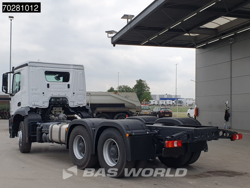 Mercedes-Benz Arocs 2636 6X4 NEW chassis Flange PTO Big-Axle Steelsuspension Euro 6 - Camião chassi: foto 2 Mercedes-Benz Arocs 2636 6X4 NEW chassis Flange PTO Big-Axle Steelsuspension Euro 6 - Camião chassi: foto 2