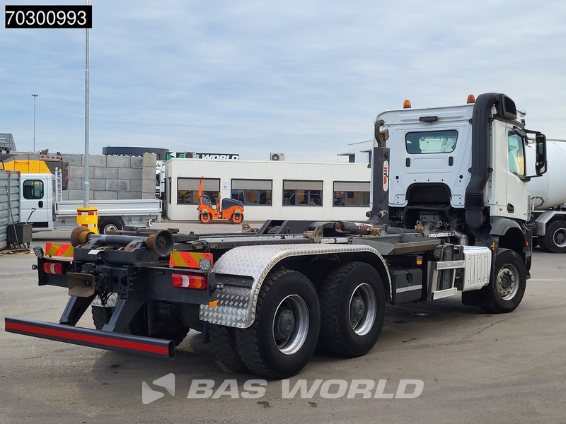 Mercedes-Benz Arocs 3342 6X4 HYVA 26-62-S Hooklift Big-Axle Automatic Euro 6 - Camião polibenne: foto 3 Mercedes-Benz Arocs 3342 6X4 HYVA 26-62-S Hooklift Big-Axle Automatic Euro 6 - Camião polibenne: foto 3