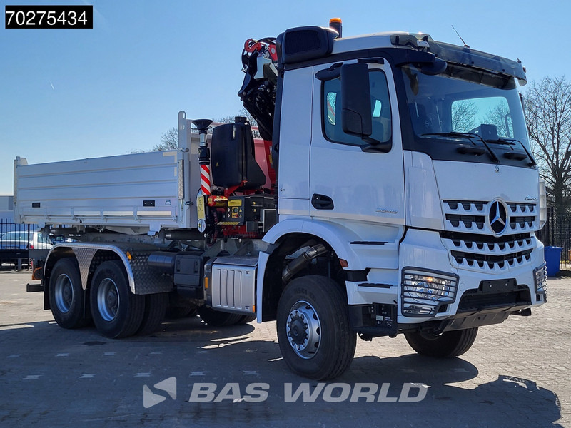 Mercedes-Benz Arocs 3348 6X6 NEW Fassi F255A.2.24 Kran Crane 3-way tipper Navi Euro 6 - Camião basculante, Camião grua: foto 2 Mercedes-Benz Arocs 3348 6X6 NEW Fassi F255A.2.24 Kran Crane 3-way tipper Navi Euro 6 - Camião basculante, Camião grua: foto 2