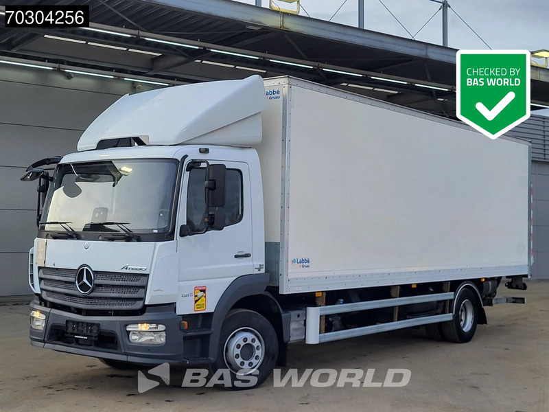 Mercedes-Benz Atego 1318 4X2 13.5tonner Automatic 1500kg Ladebordwand Euro 6 - Camião furgão: foto 1 Mercedes-Benz Atego 1318 4X2 13.5tonner Automatic 1500kg Ladebordwand Euro 6 - Camião furgão: foto 1