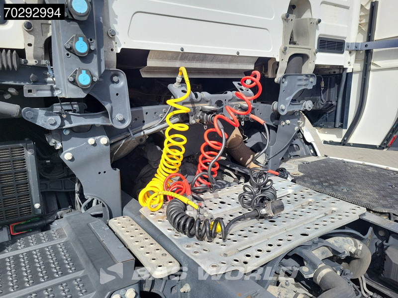 Leasing de Scania S520 S 4X2 Retarder Full-Air 2x Tanks Leder Standklima Navi ACC LED Euro 6 Scania S520 S 4X2 Retarder Full-Air 2x Tanks Leder Standklima Navi ACC LED Euro 6: foto 6