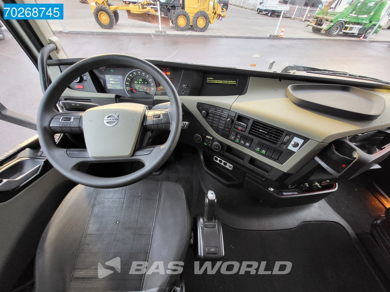 Fotografia de interior 1: Tractor Volvo FH 460 4X2 XL Retarder 2x Tanks Xenon