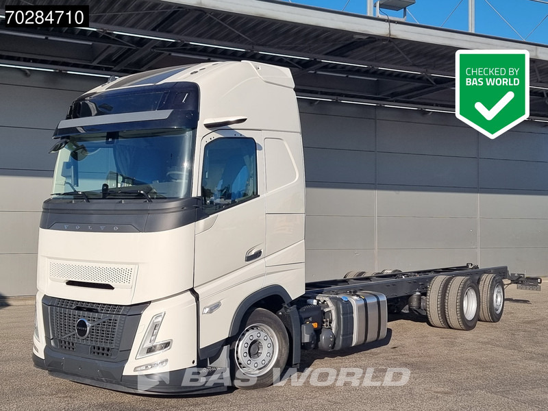 Volvo FH 62 R AERO 6X2 NEW Horsetruck chassis Lift+Lenkachse Dynamic Steering Mirror cam Euro 6 - Camião chassi: foto 1 Volvo FH 62 R AERO 6X2 NEW Horsetruck chassis Lift+Lenkachse Dynamic Steering Mirror cam Euro 6 - Camião chassi: foto 1