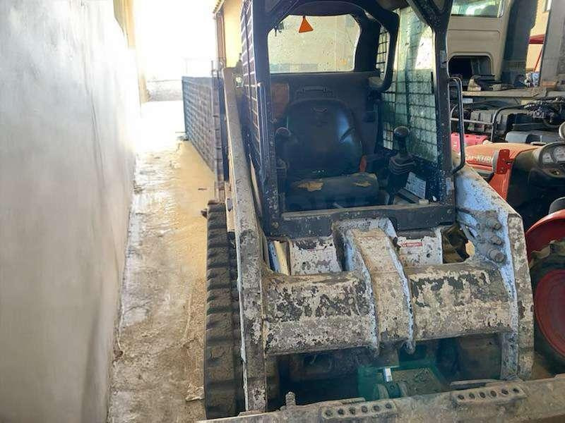 Bobcat T140 - Mini pá carregadora: foto 1 Bobcat T140 - Mini pá carregadora: foto 1