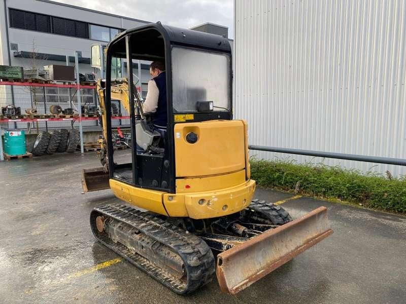 Caterpillar CANOPY 302.7DCR MACHINE SUISSE - Mini escavadeira: foto 3 Caterpillar CANOPY 302.7DCR MACHINE SUISSE - Mini escavadeira: foto 3