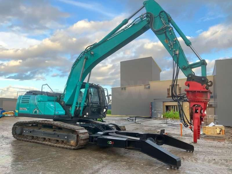 Kobelco SK210LC-10E - Manipulador de material: foto 1 Kobelco SK210LC-10E - Manipulador de material: foto 1