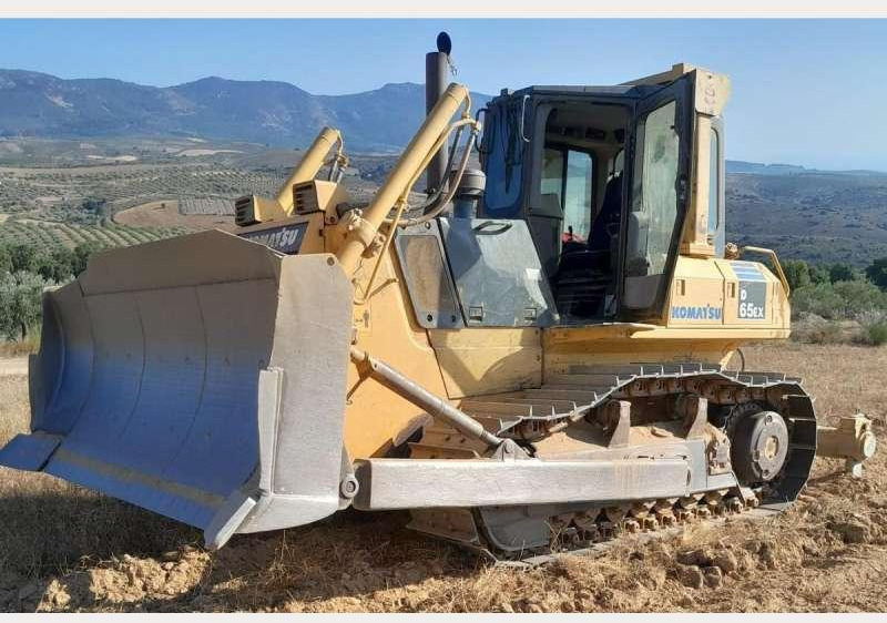 Komatsu D65EX-15 - Buldôzer: foto 1 Komatsu D65EX-15 - Buldôzer: foto 1