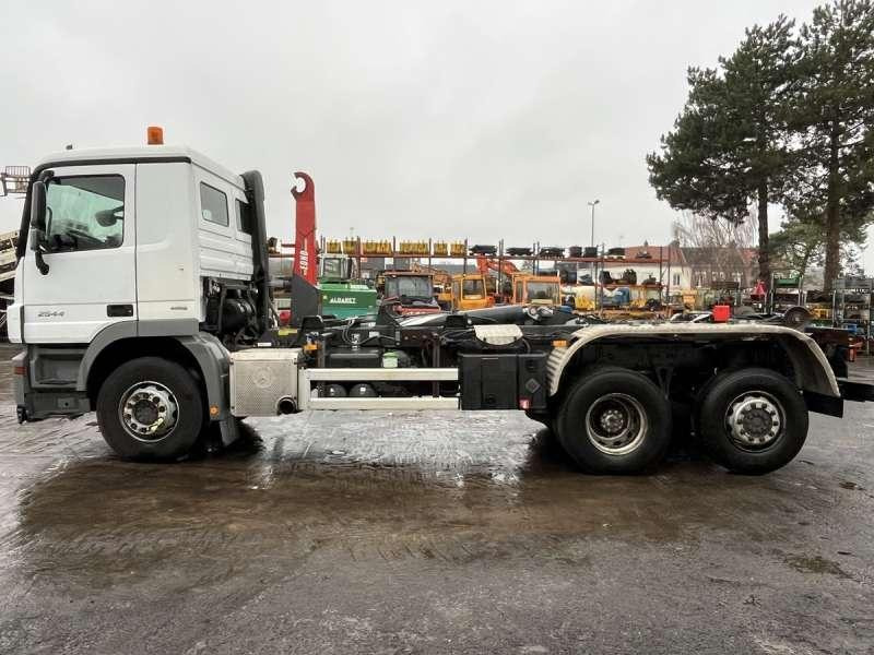 Mercedes ACTROS 2544 - Camião polibenne: foto 4 Mercedes ACTROS 2544 - Camião polibenne: foto 4