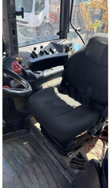 New Holland TM175 - Trator: foto 4 New Holland TM175 - Trator: foto 4