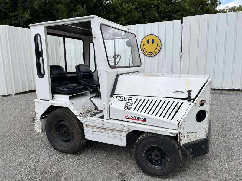 TAYLOR-DUNN TC-40 - Trator: foto 1 TAYLOR-DUNN TC-40 - Trator: foto 1