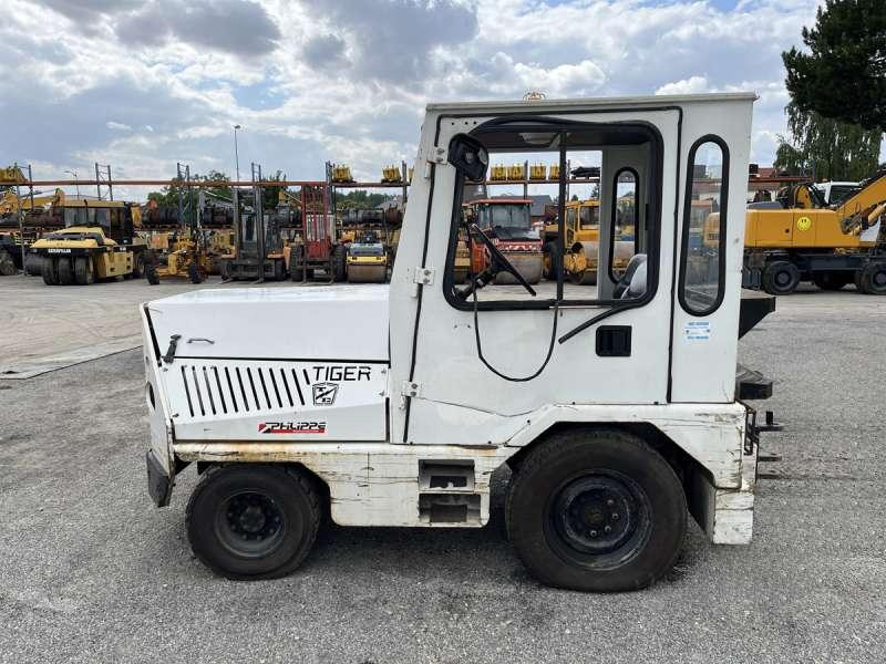 TAYLOR-DUNN TC-40 - Trator: foto 4 TAYLOR-DUNN TC-40 - Trator: foto 4