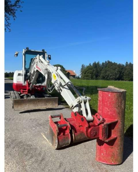 Takeuchi TB235-2 - Mini escavadeira: foto 2 Takeuchi TB235-2 - Mini escavadeira: foto 2