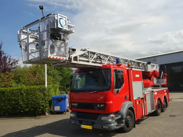 DAF LF 55.250 METZ 30 meter - Carro de bombeiro: foto 5 DAF LF 55.250 METZ 30 meter - Carro de bombeiro: foto 5