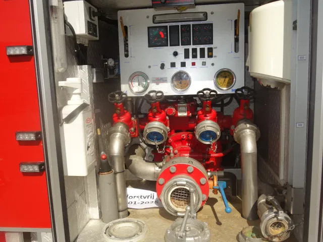 MAN LE 220C GODIVA POMP 2000 LITER TANK,MANUAL GEARBOX - Carro de bombeiro: foto 5 MAN LE 220C GODIVA POMP 2000 LITER TANK,MANUAL GEARBOX - Carro de bombeiro: foto 5