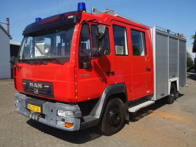 MAN LE 220C GODIVA POMP 2000 LITER TANK,MANUAL GEARBOX - Carro de bombeiro: foto 1 MAN LE 220C GODIVA POMP 2000 LITER TANK,MANUAL GEARBOX - Carro de bombeiro: foto 1